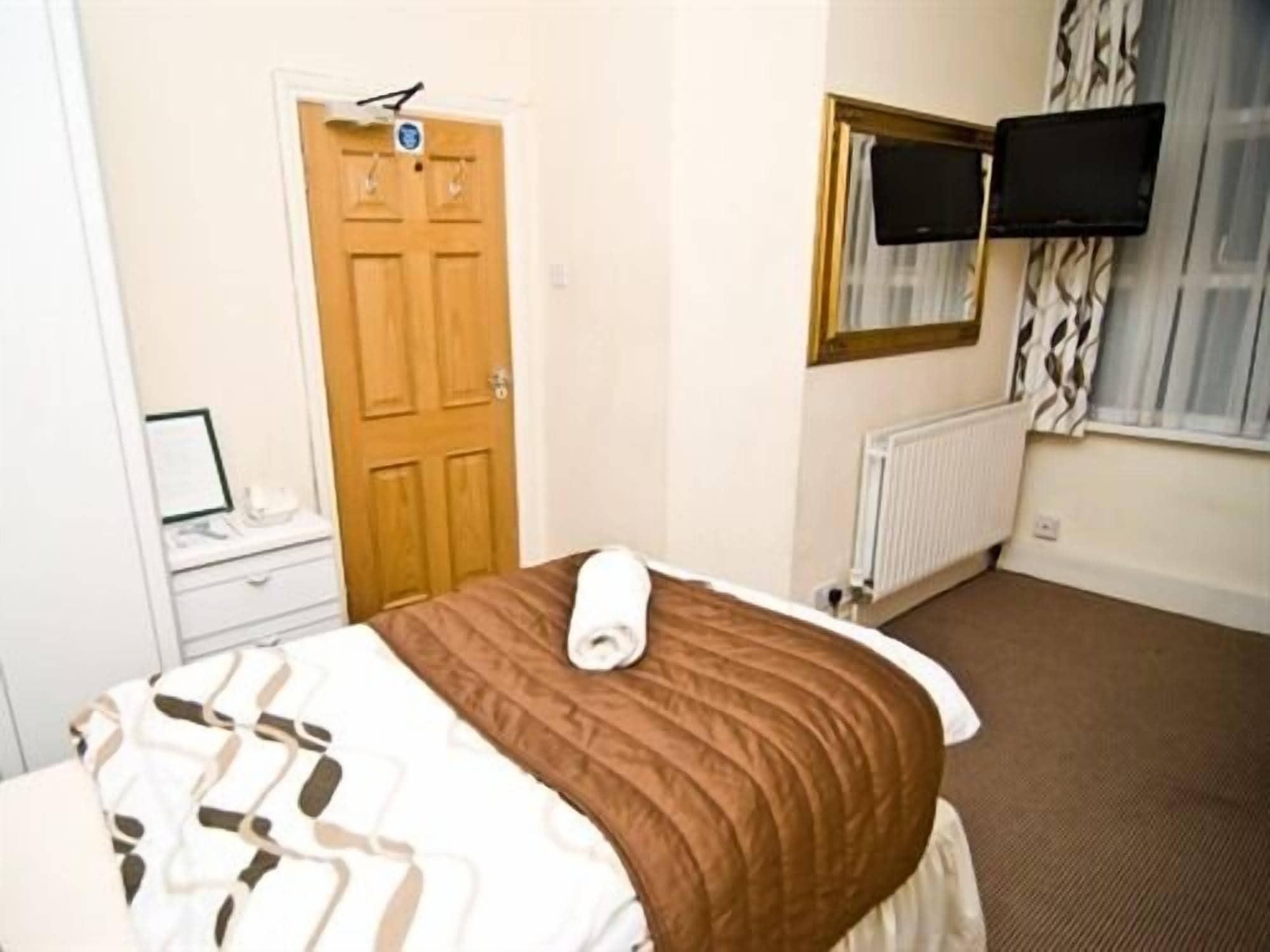 Skylark Гостевой дом 3*